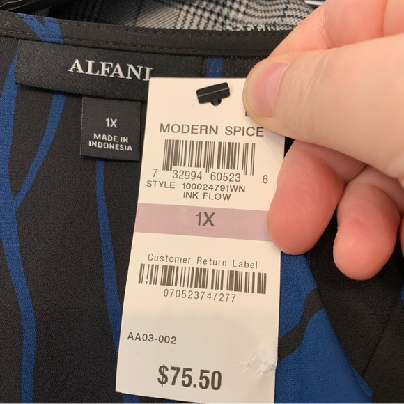 NWT Alfani Top Blouse Blue Print Bell Sleeves 1X NWT - Picture 11 of 12